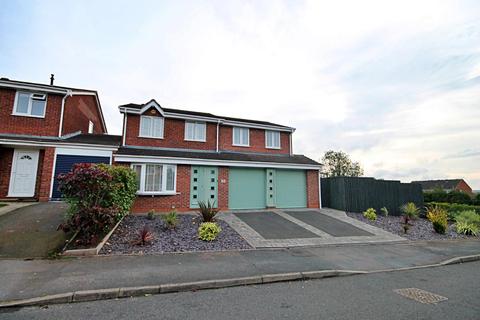 73 Cheviot, Wilnecote, Tamworth, B77 4JP