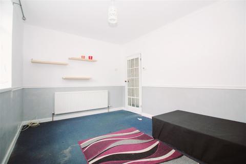 2 bedroom flat for sale - Butterfields, London