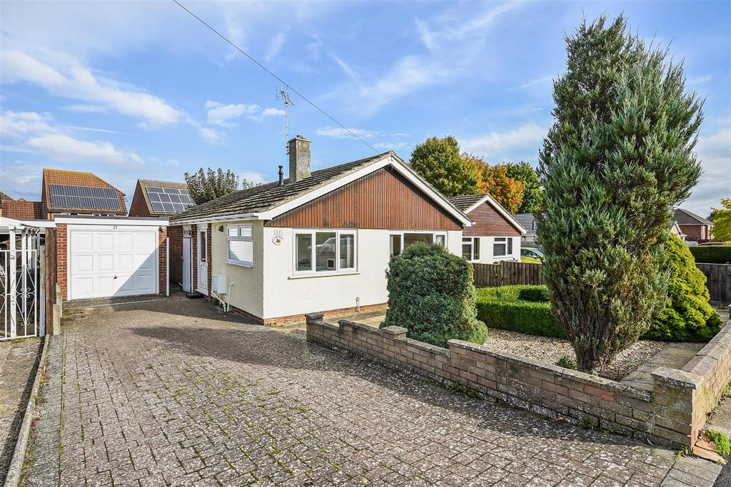 Eardley Avenue, Andover 2 bed semi-detached bungalow - £360,000