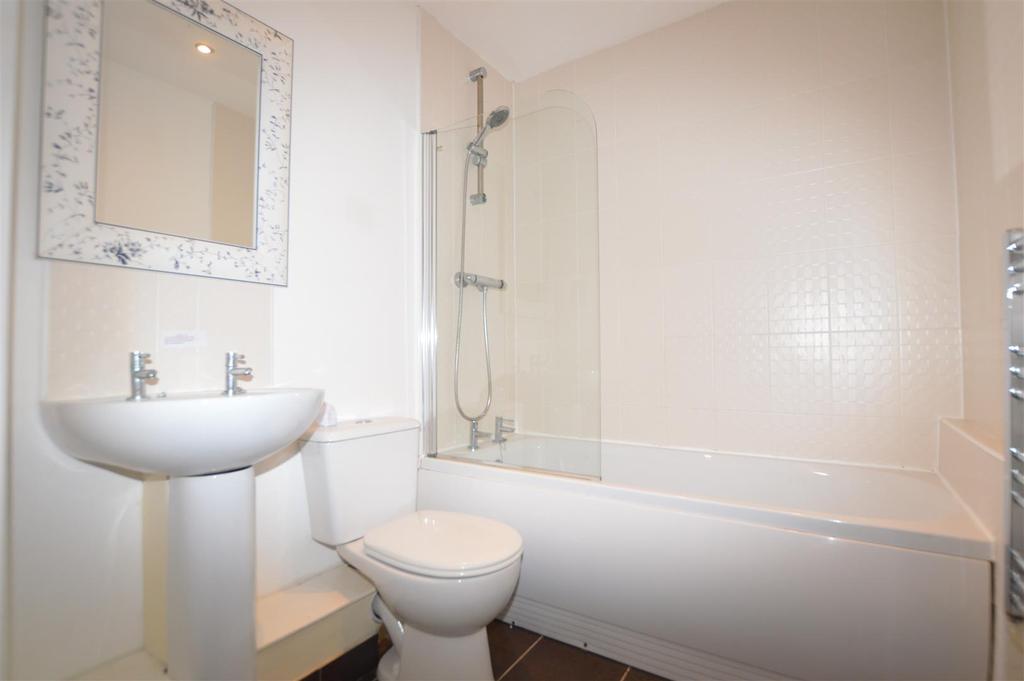Highgate Mill Fold, Queensbury, Bradford 1 bed apartment £525 pcm (£