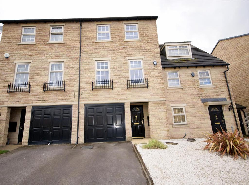 Oxley Road, Huddersfield 3 bed townhouse £875 pcm (£202 pw)