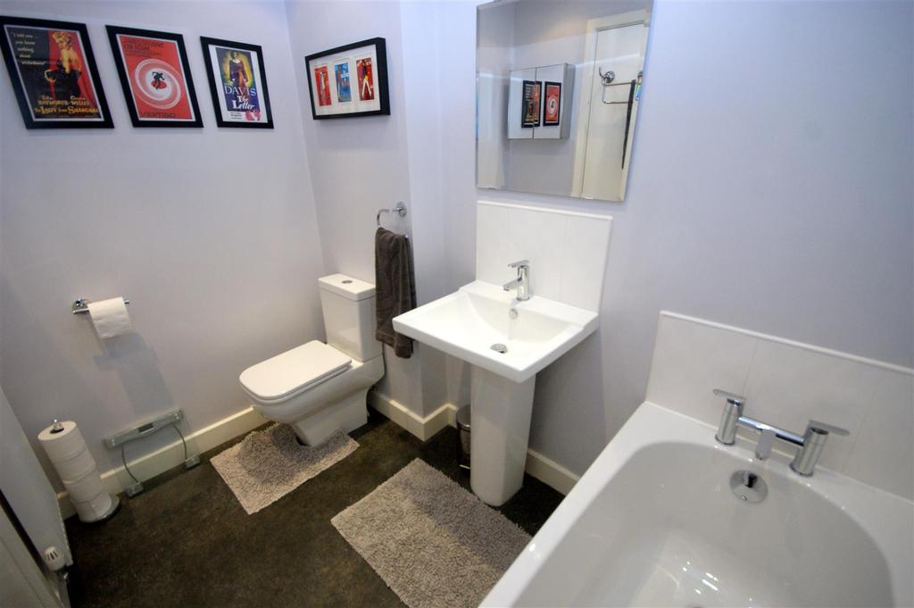 Main bathroom.JPG
