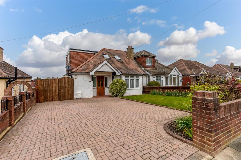 Lambert Road, Banstead 3 bed semidetached house £2,500 pcm (£577 pw)