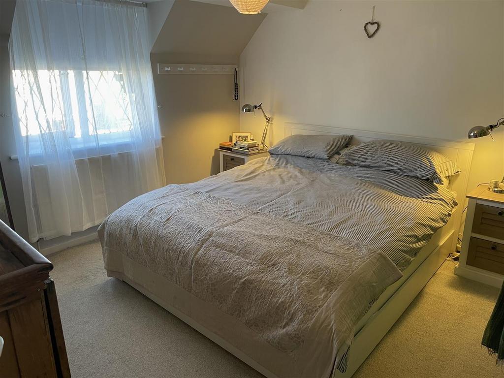 Bedroom 1.JPG