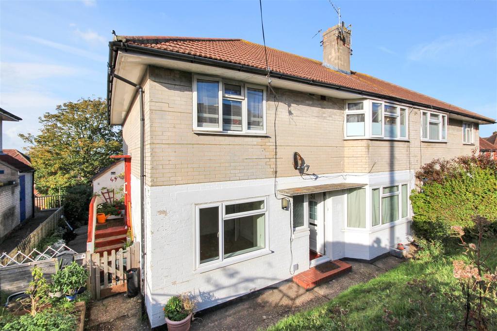 Fernhurst Crescent, Brighton 2 bed flat £1,350 pcm (£312 pw)
