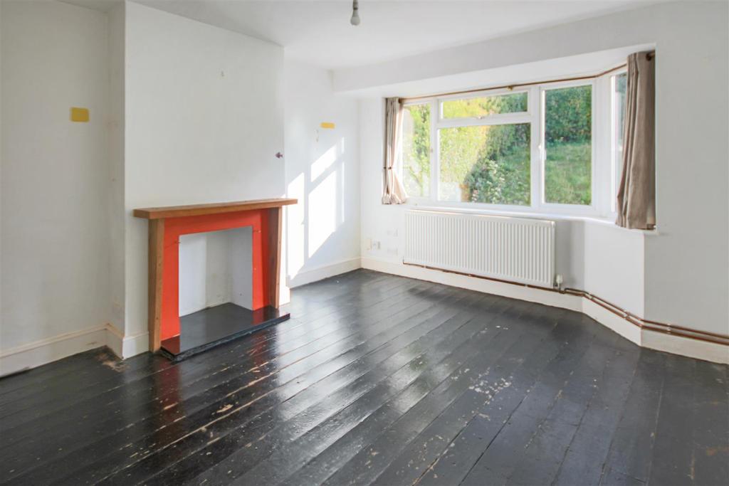 Fernhurst Crescent, Brighton 2 bed flat £1,350 pcm (£312 pw)