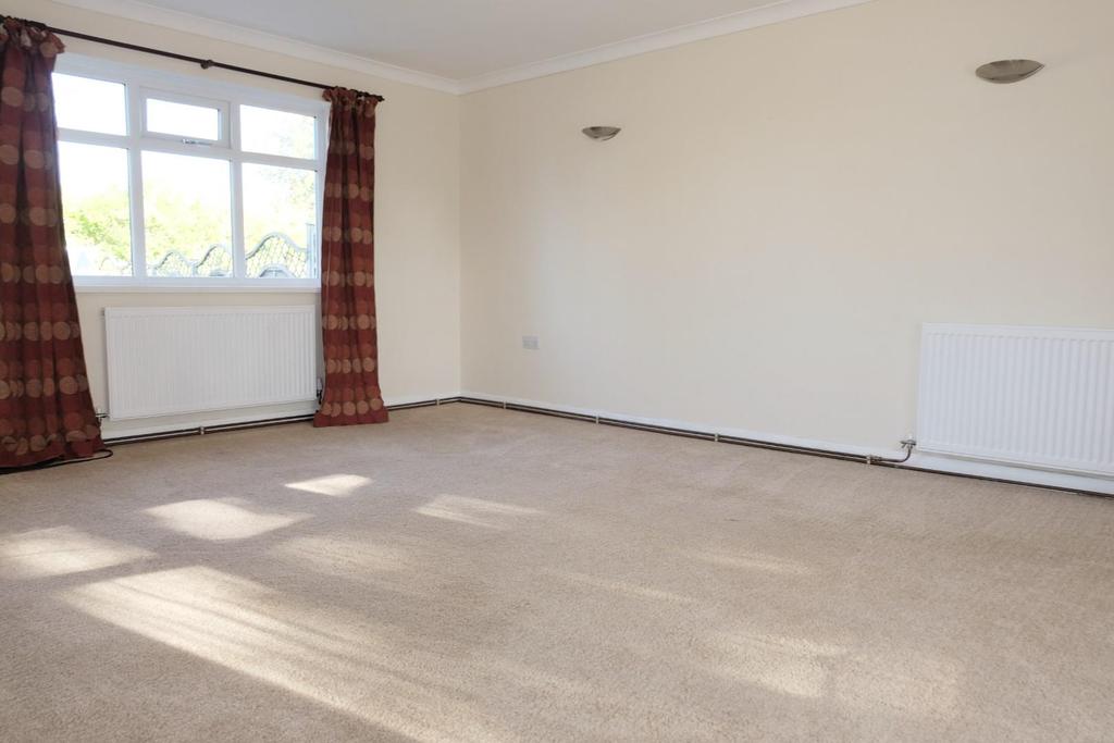 Harrison Close, Horncastle, LN9 5ER 2 bed semidetached bungalow £750