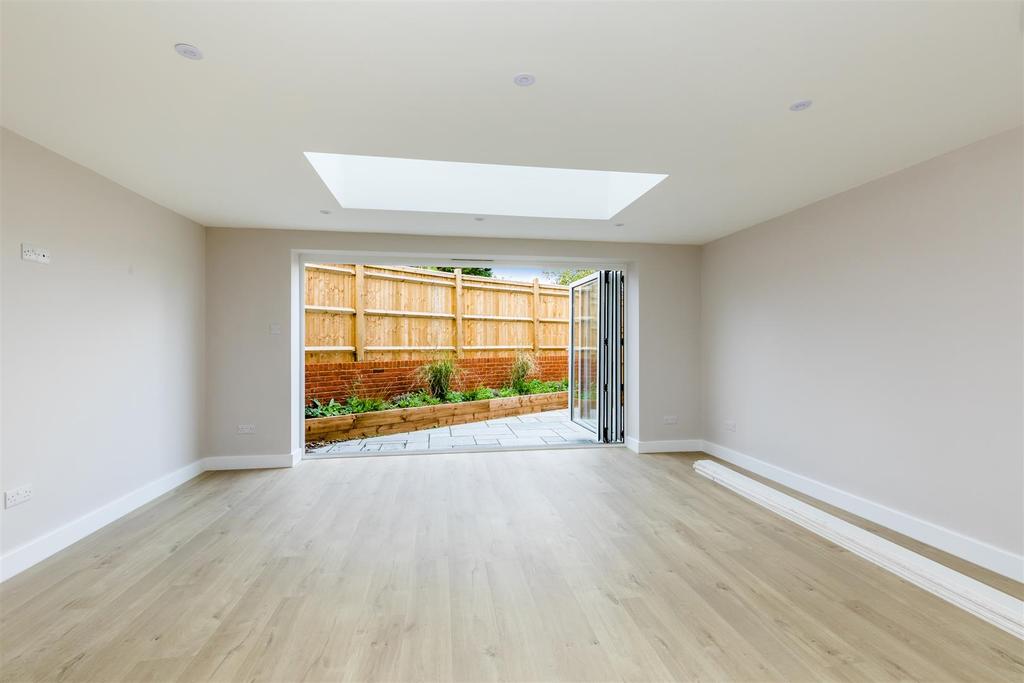Vale Avenue, Brighton 4 bed detached house £750,000