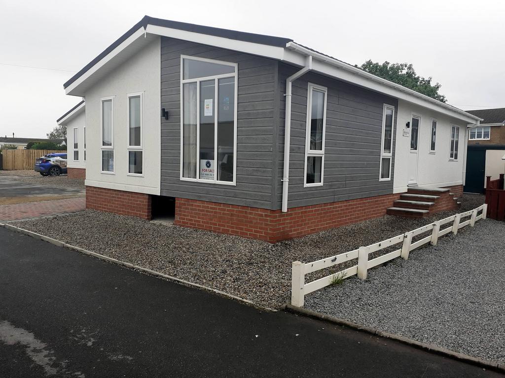 Seaton Carew, County Durham, TS25 2 bed park home for sale £148,995