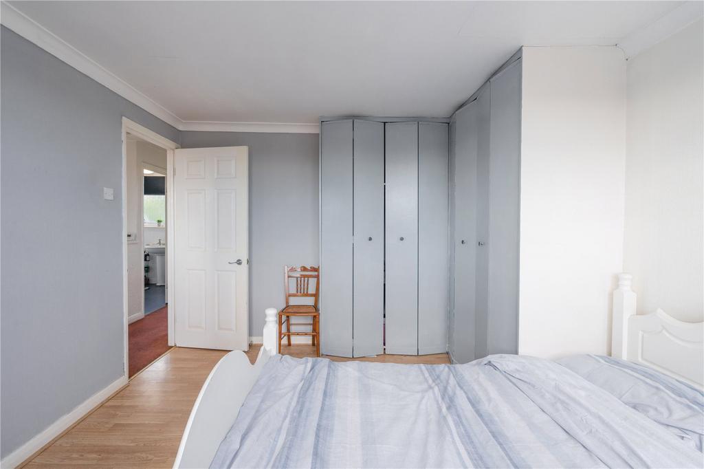 Bedroom 1 (2)