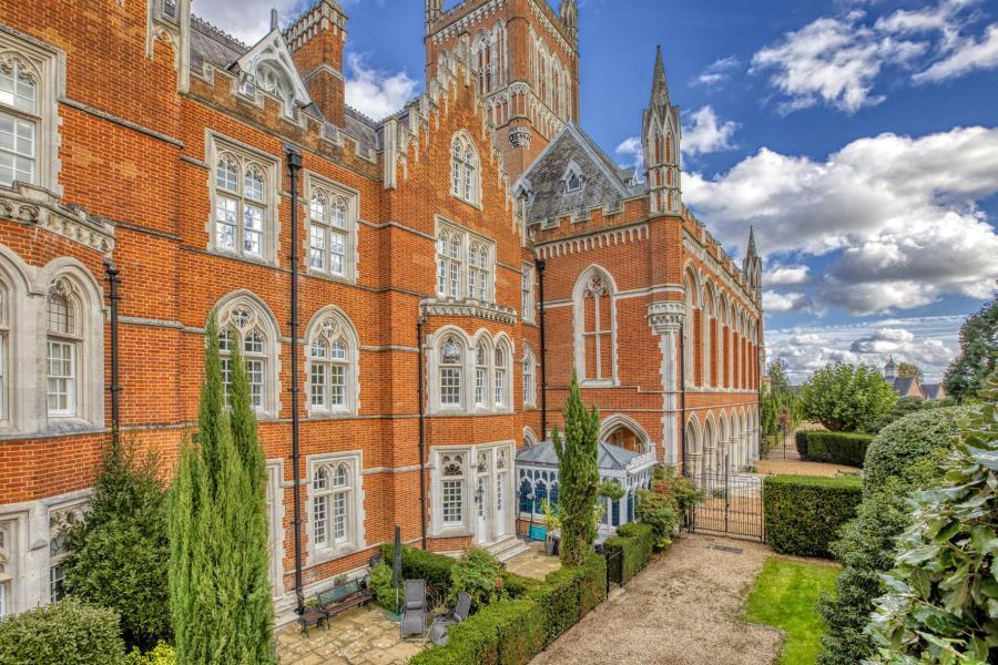 Virginia Park, Virginia Water 4 bed townhouse for sale £1,095,000