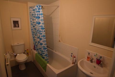 2 bedroom flat to rent, Little Bolton Terrace, Eccles New Road, Salford, M5 5BD