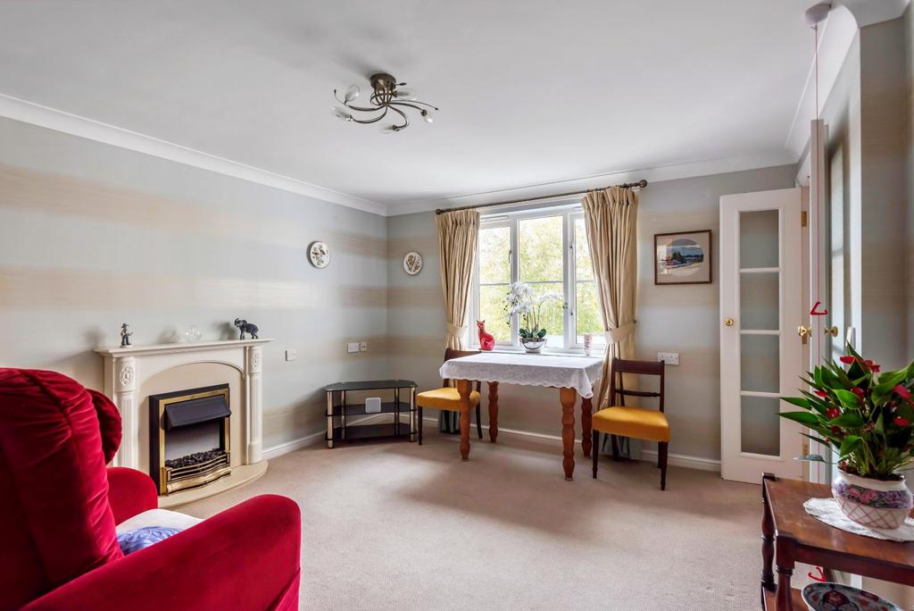 Swan Lane, Faringdon, Oxfordshire, SN7 2 bed apartment £160,000