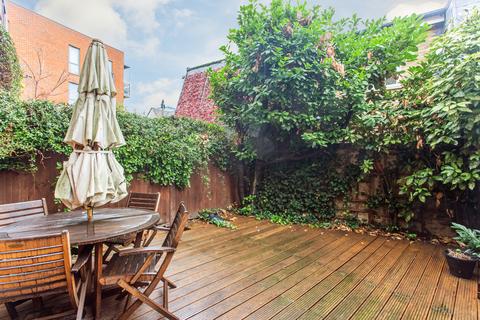 3 bedroom terraced house to rent, Vincent Mews, Bow, E3