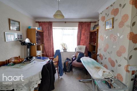 84 Willow Tree Lane, Hayes, UB4 9BL