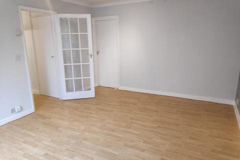 2 bedroom flat to rent, Station Road, Redhill