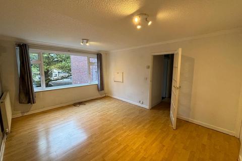 2 bedroom flat to rent, Station Road, Redhill