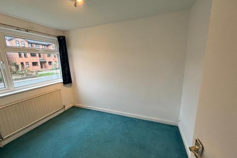 2 bedroom flat to rent, Station Road, Redhill