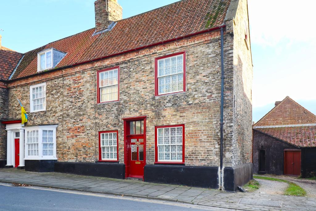 Westgate, Bridlington, YO16 4QF 4 bed end of terrace house £140,000