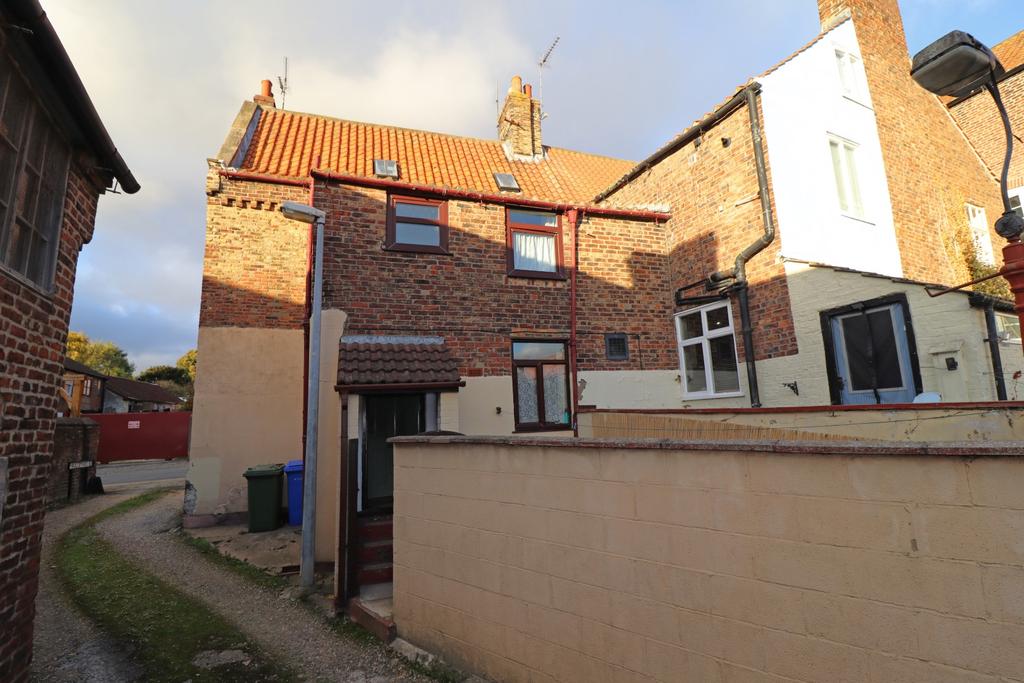 Westgate, Bridlington, YO16 4QF 4 bed end of terrace house £140,000