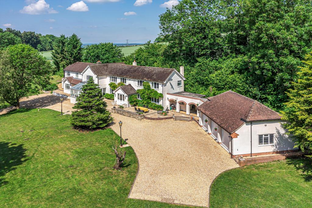 Roundway Devizes Wiltshire SN10 6 Bed Village House 1 200 000