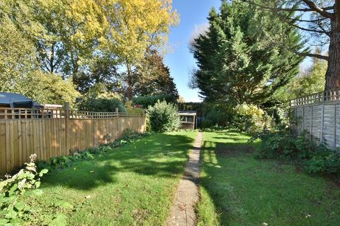 16 Ravensmead Road, Bromley, BR2 0BT