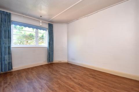 16 Ravensmead Road, Bromley, BR2 0BT
