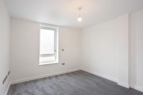 2 bedroom flat to rent, Greenbanks Close, London SE13