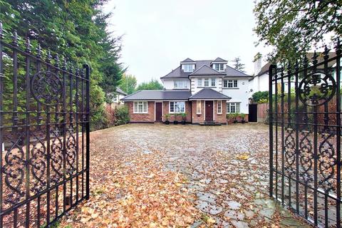 5 bedroom detached house to rent, Swakeleys Road, Ickenham, Uxbridge, Greater London, UB10