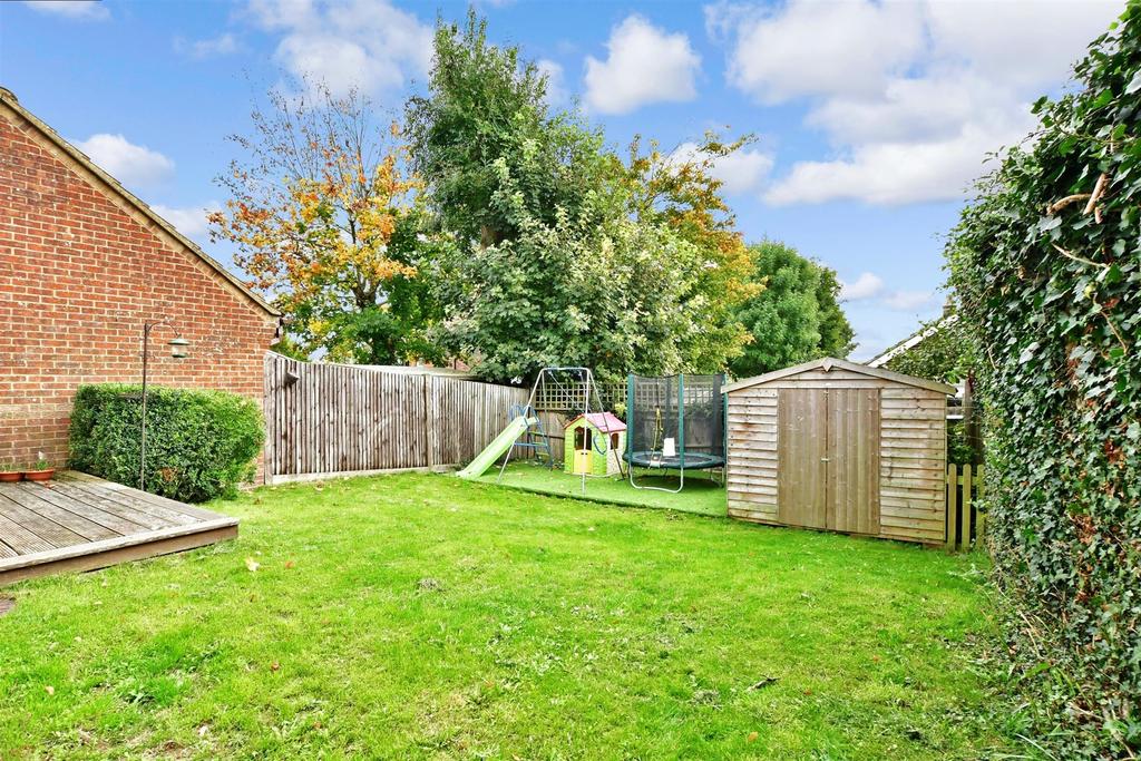 Mount Pleasant Close, Lyminge, Folkestone, Kent 3 bed detached house