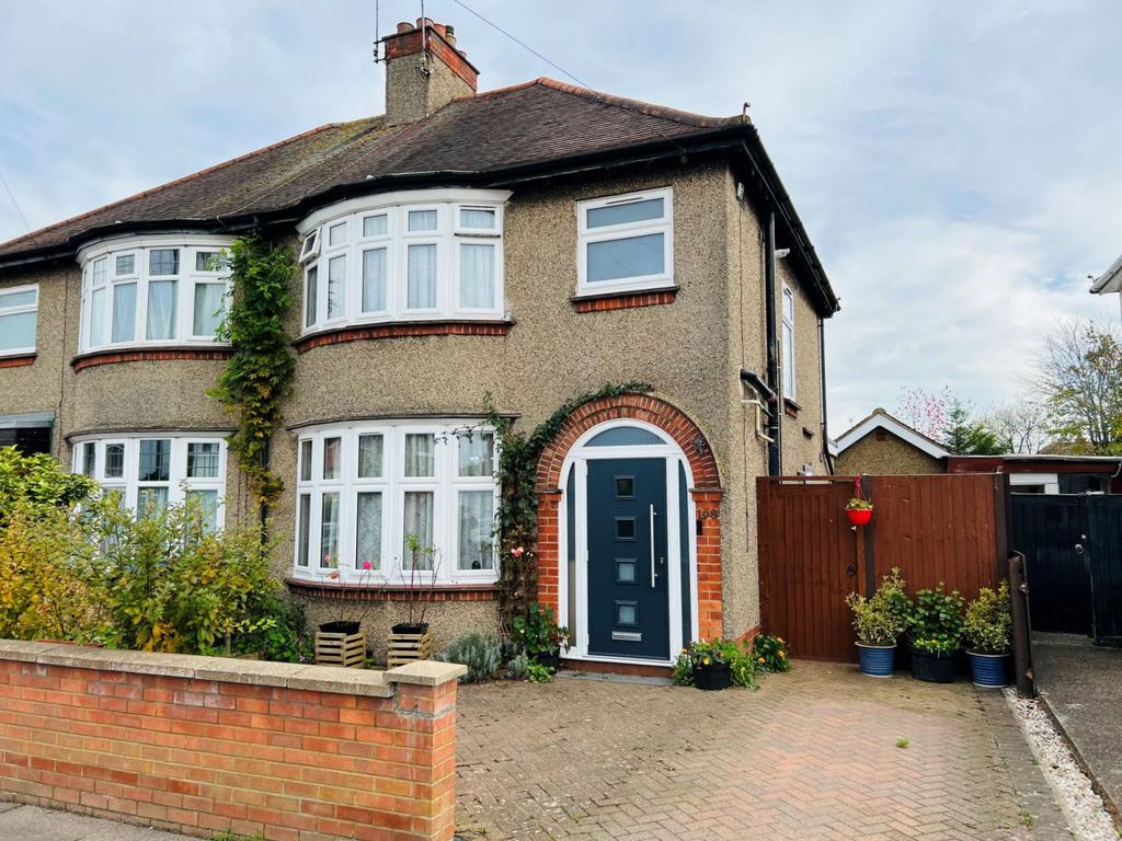 The Headlands, The Headlands, Northampton NN3 2NX 3 bed semidetached