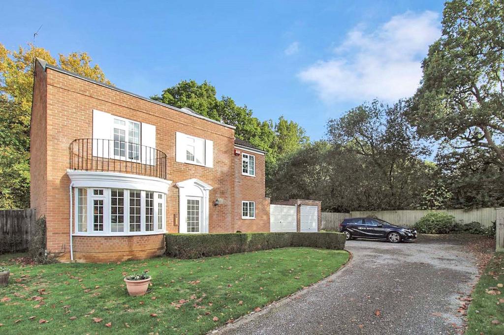 Carlton Gate, Broome Manor, Swindon... 4 bed detached house £660,000