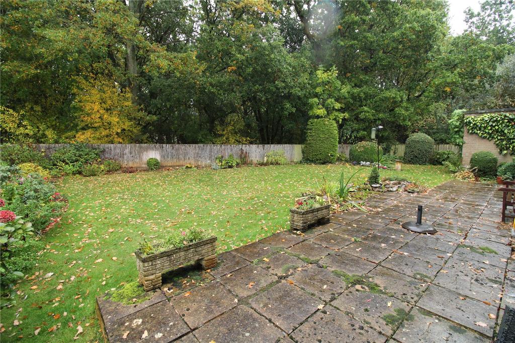 Carlton Gate, Broome Manor, Swindon... 4 bed detached house £660,000