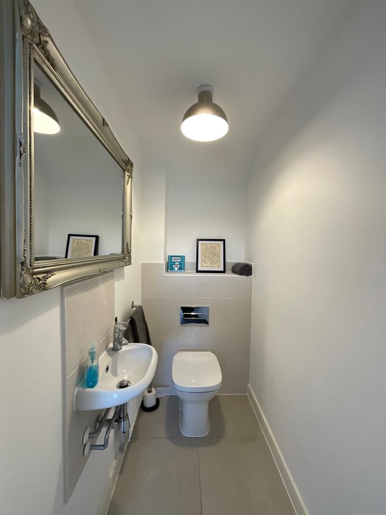 8 Rumsney - Cloakroom