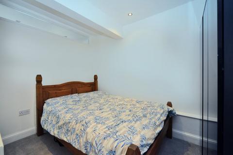 2 bedroom maisonette for sale, Stoneleigh Broadway, Epsom, Surrey, KT17