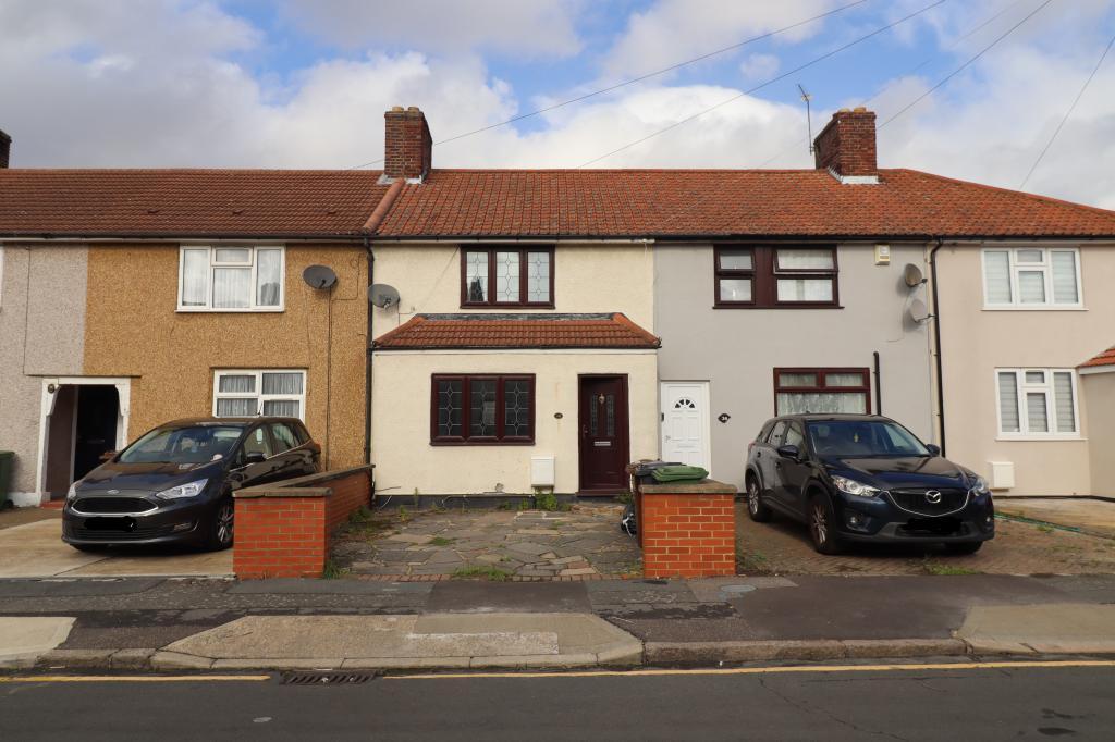 38 Westfield Road,Dagenham 2 bed terraced house £1,500 pcm (£346 pw)