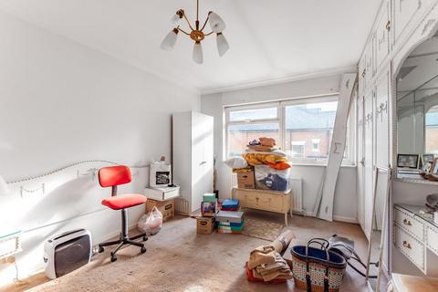 10 Temple Close, London, N3 3SB