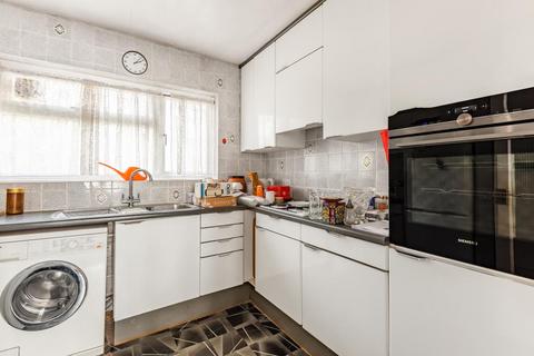 10 Temple Close, London, N3 3SB