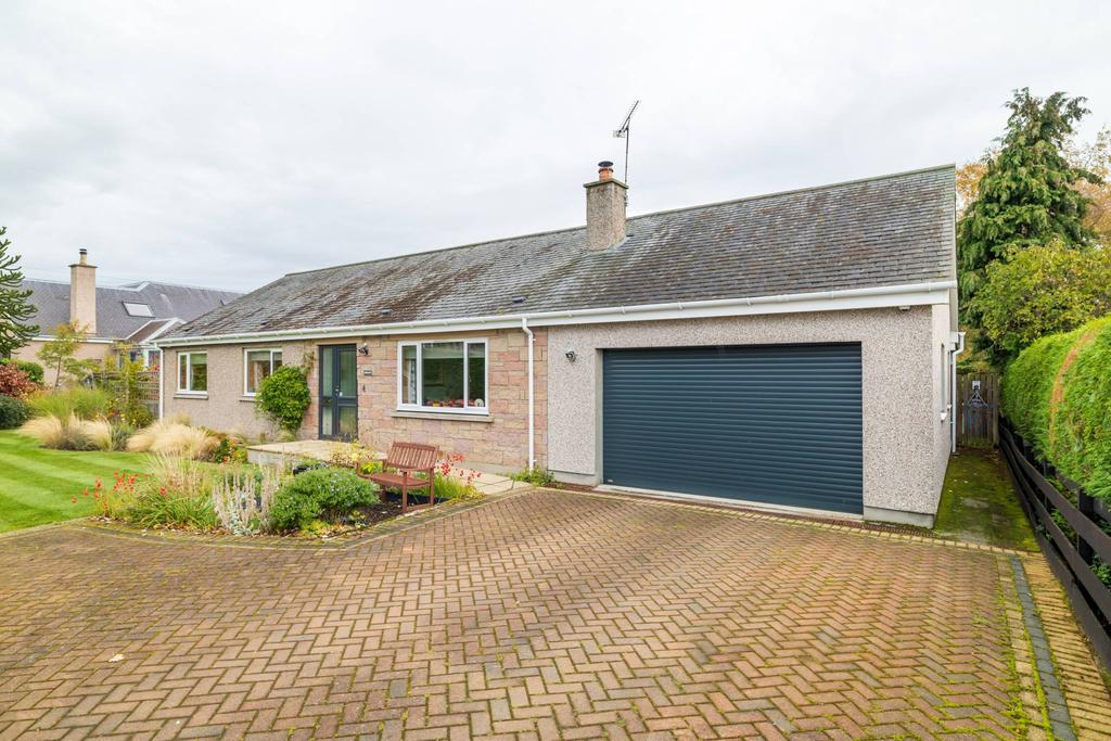 4 Poles Road, Dornoch, IV25 3HP 3 bed bungalow for sale £300,000