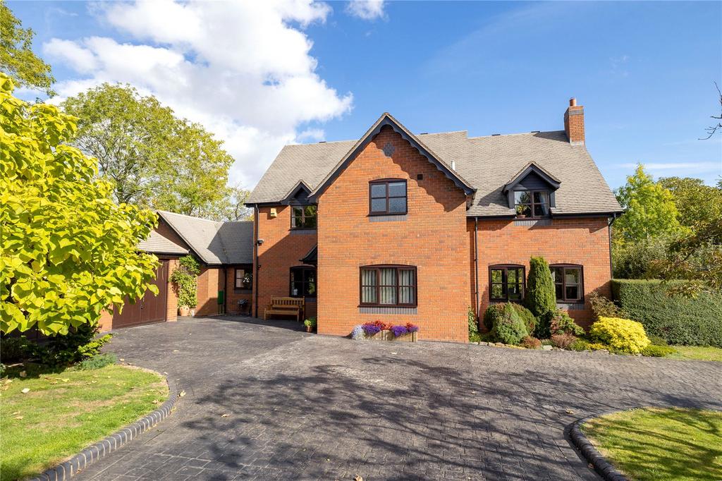 Upper Welland Road, Malvern, Worcestershire, WR14 5 bed detached house