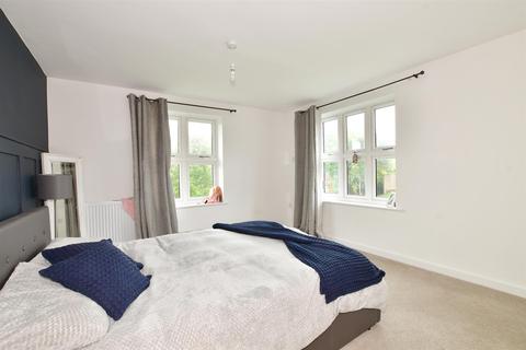 7 Bramley Vale, Cranleigh, GU6 7FY