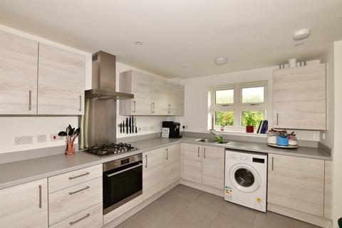 7 Bramley Vale, Cranleigh, GU6 7FY