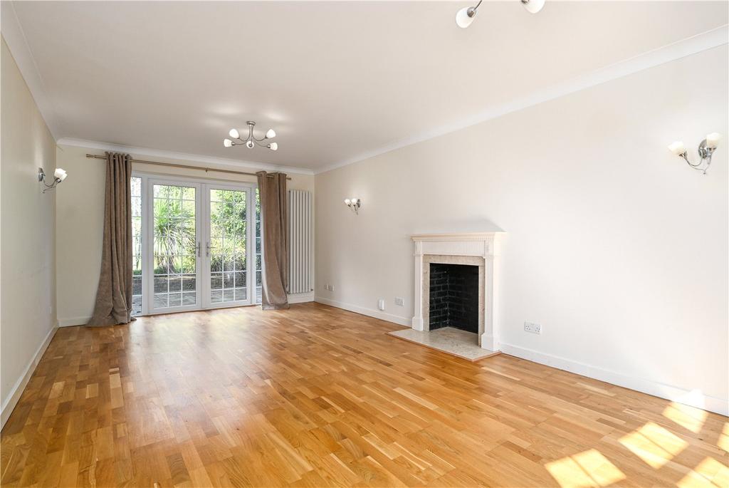 Steels Lane, Oxshott, Leatherhead, Surrey, KT22 4 bed detached house