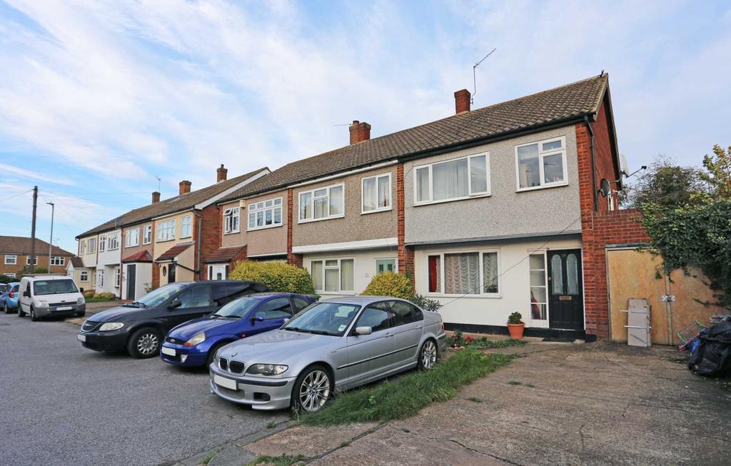 Burchett Way, Romford 4 bed semidetached house for sale £475,000
