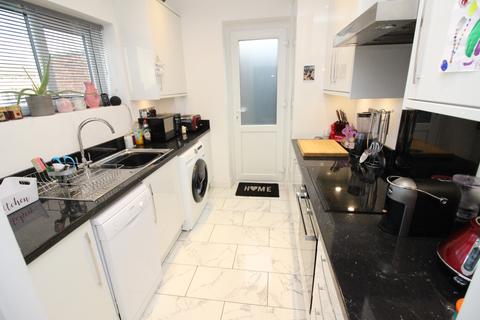 77 Hatch Gardens, Tadworth, KT20 5LD