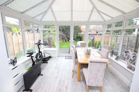 77 Hatch Gardens, Tadworth, KT20 5LD