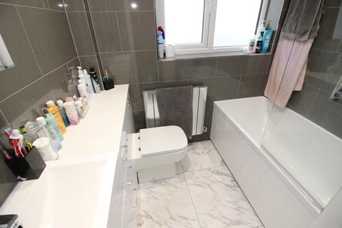 77 Hatch Gardens, Tadworth, KT20 5LD