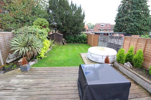 77 Hatch Gardens, Tadworth, KT20 5LD