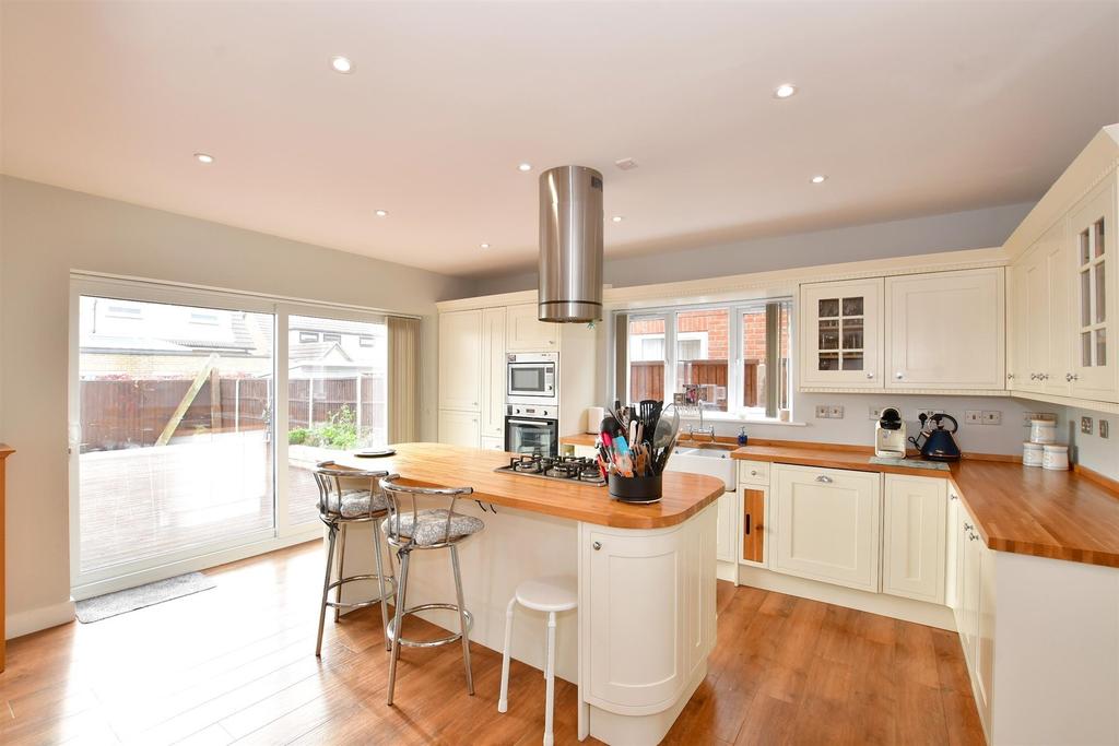 Taylor Road, LyddOnSea, Romney Marsh, Kent 4 bed bungalow for sale