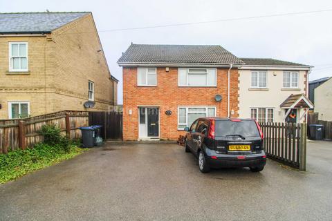 4 bedroom semi-detached house to rent, The Brook, Sutton